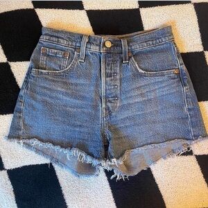 Levi’s 501 medium wash shorts. W25